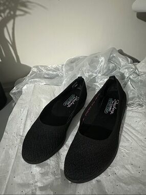 NEW 🆕 Skechers Black Slip-On Knit Flats